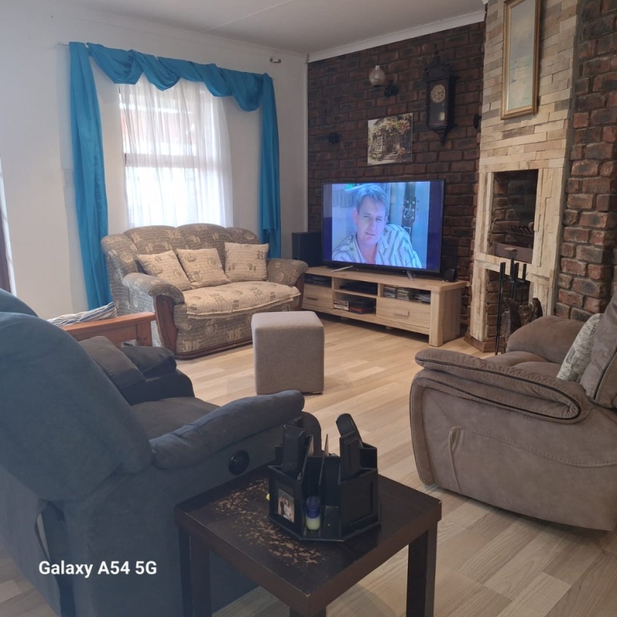 4 Bedroom Property for Sale in Hartenbos Heuwels Western Cape